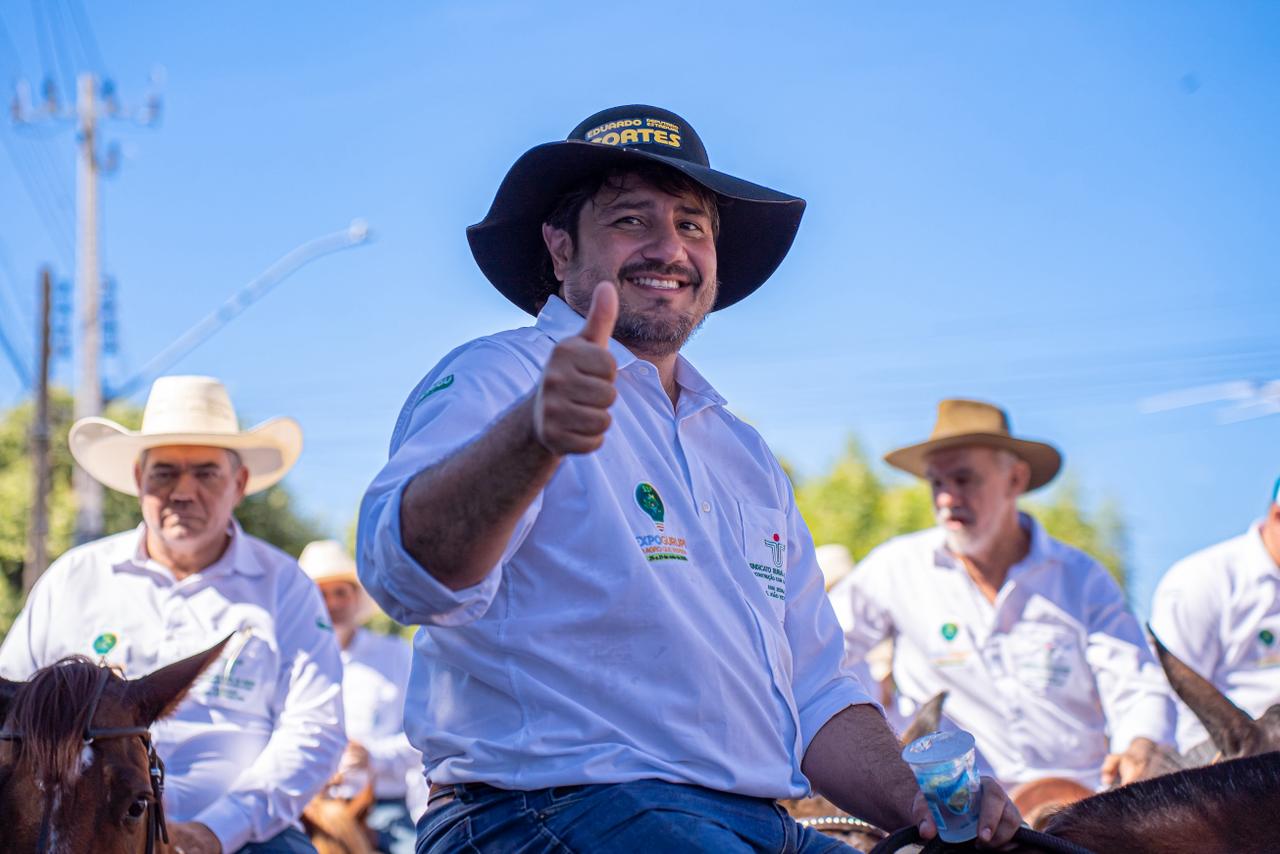 Recebido com carinho pelos gurupienses, Eduardo Fortes se destaca na tradicional cavalgada da 51ª Expo Gurupi