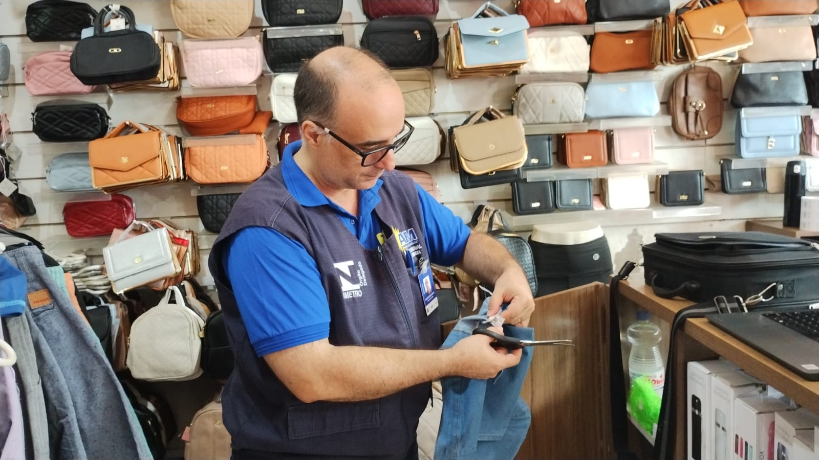Agência de Metrologia orienta consumidores para compras seguras no Dia dos Namorados