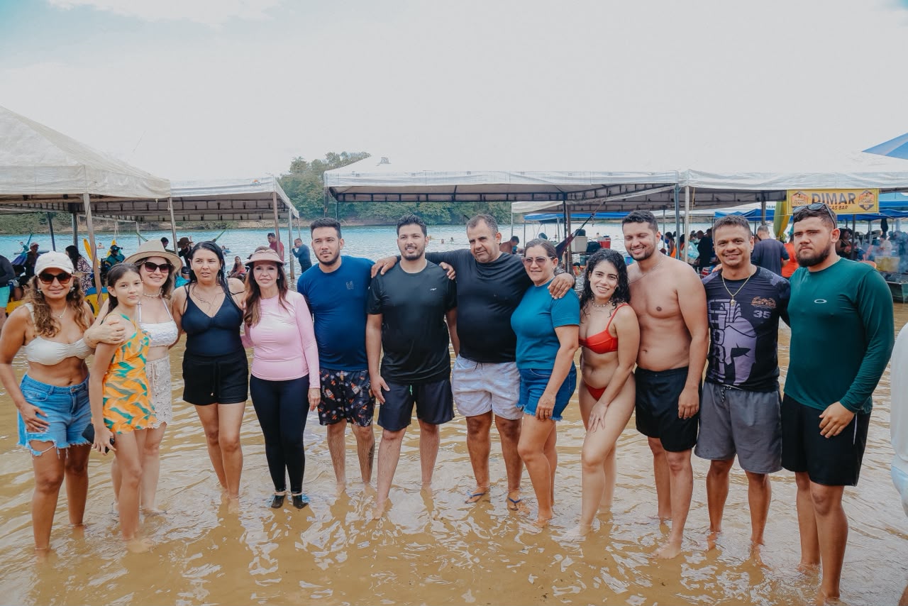 Tupiratins: Dorinha visita Praia da Raposa e debate geração de emprego e renda durante a temporada