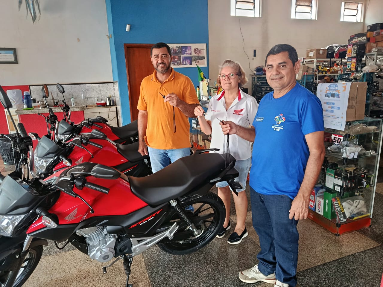 Secretaria de Saúde de Araguaçu recebe motocicletas adquiridas com recursos de emenda parlamentar destinada pelo deputado Eduardo Fortes