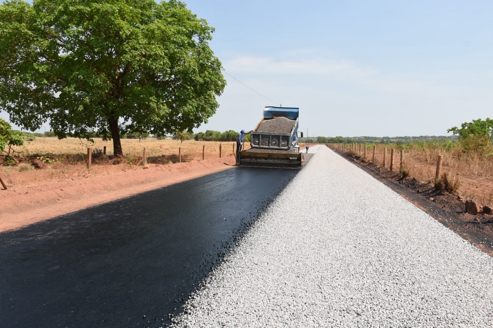 Prefeitura conclui obras de pavimentação na Rua 14 e na Avenida Parque
